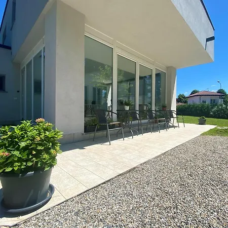 ベッド・アンド・ブレックファスト Crystal ドルメッレット