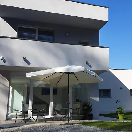 Crystal Bed & Breakfast 3*
