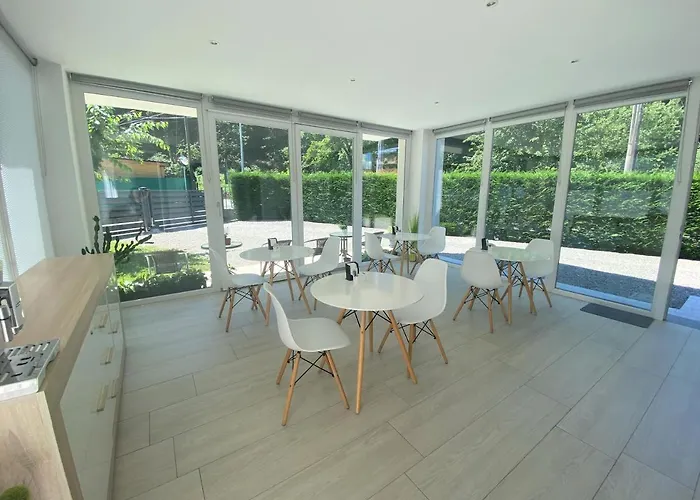 Crystal Bed & Breakfast 3*