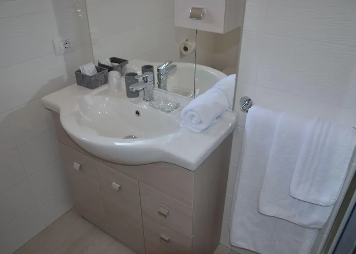 Crystal Bed & Breakfast