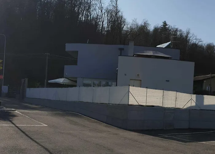 Crystal Bed & Breakfast 3*